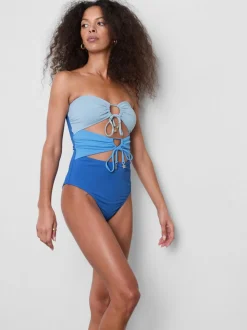 Bañador tipo bandeau con aberturas