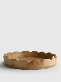 Bandeja de madera con borde festoneado
