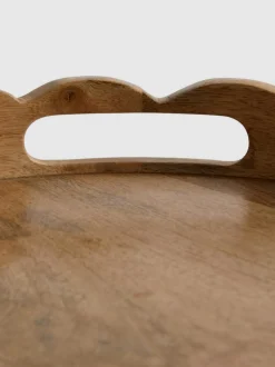 Bandeja de madera con borde festoneado