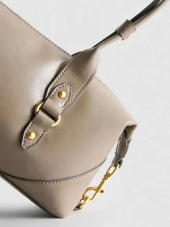 Bandolera con detalle de hebilla