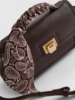 Bandolera con detalle de pañuelo
