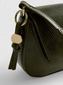 Bandolera pequeña con solapa