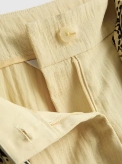 Bermudas texturizadas con cinturón
