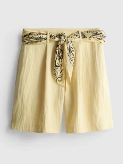 Bermudas texturizadas con cinturón