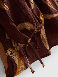 Blusa bardot de raso efecto arrugado con flores