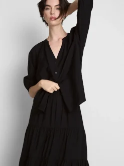 Blusa con cuello de pico y manga 3/4