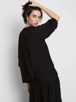 Blusa con cuello de pico y manga 3/4