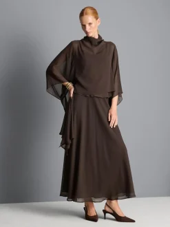 Blusa de cuello alto con capa