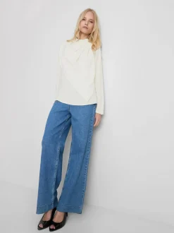 Blusa de cuello alto con capa By Coleen