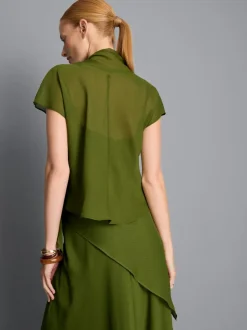 Blusa de manga corta con lazo en el cuello