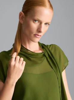 Blusa de manga corta con lazo en el cuello