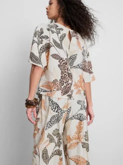 Blusa estampada con mangas
