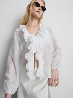 Blusa transparente con volantes