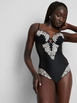 Body de encaje floral de The Edit
