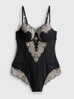 Body de encaje floral de The Edit
