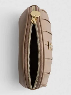 Bolsa de maquillaje con detalle de inicial