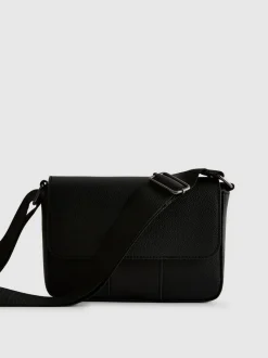 Bolso bandolera con solapa