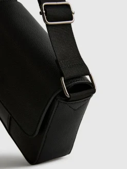Bolso bandolera con solapa