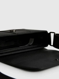 Bolso bandolera con solapa