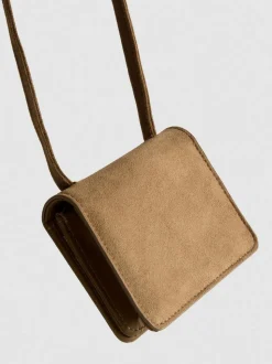 Bolso cruzado con tachuelas