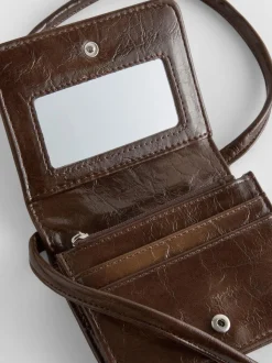 Bolso cruzado con tachuelas