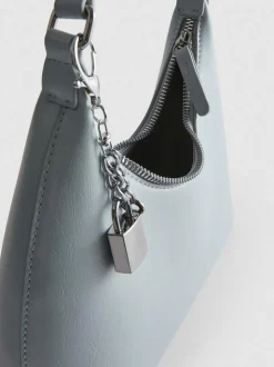 Bolso de hombro con colgante de candado