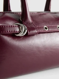 Bolso de hombro con detalle de ojales