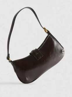Bolso de hombro con detalle metálico