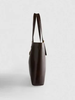 Bolso shopper con detalles de colgante