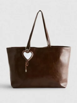 Bolso tote con colgante de corazón