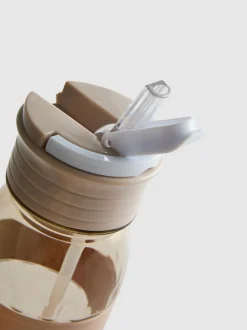 Botella de agua con banda de silicona