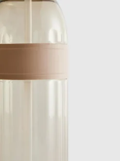 Botella de agua con banda de silicona