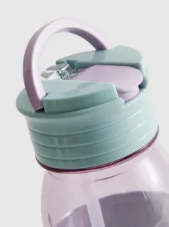Botella de agua con banda de silicona