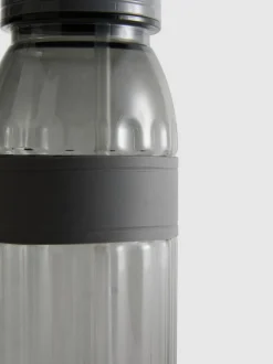 Botella de agua con banda de silicona