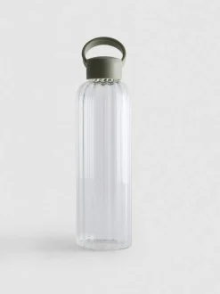 Botella de agua de vidrio estriado