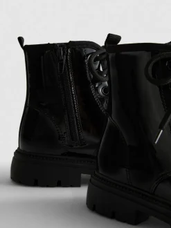 Botines con cordones