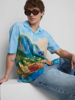 Camisa con estampado de paisaje y cuello con solapas
