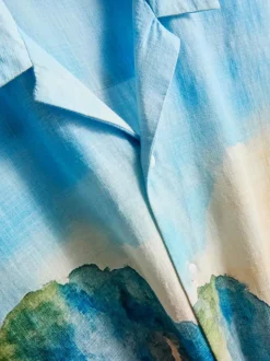 Camisa con estampado de paisaje y cuello con solapas