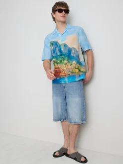 Camisa con estampado de paisaje y cuello con solapas
