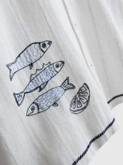 Camisa de cuello con solapas y bordado de peces