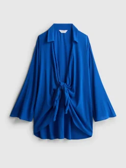 Camisa playera con nudo delantero