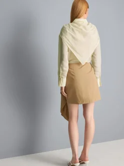 Camisa texturizada con lazo al cuello