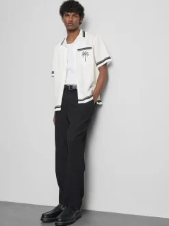 Camisa tipo resort con estampado de palmeras