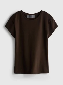 Camiseta ajustada con mangas casquillo