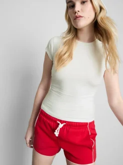 Camiseta ajustada con mangas casquillo