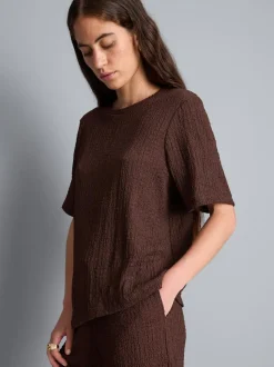 Camiseta asimétrica con textura