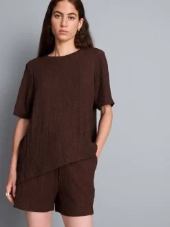 Camiseta asimétrica con textura