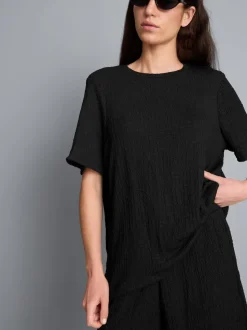 Camiseta asimétrica con textura