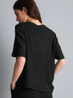 Camiseta asimétrica con textura