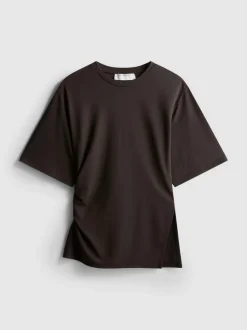 Camiseta asimétrica fruncida de The Edit